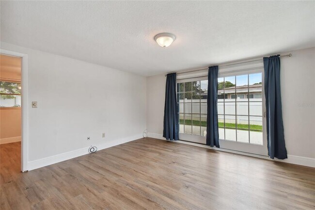 Building Photo - 2111 Lanai Ave