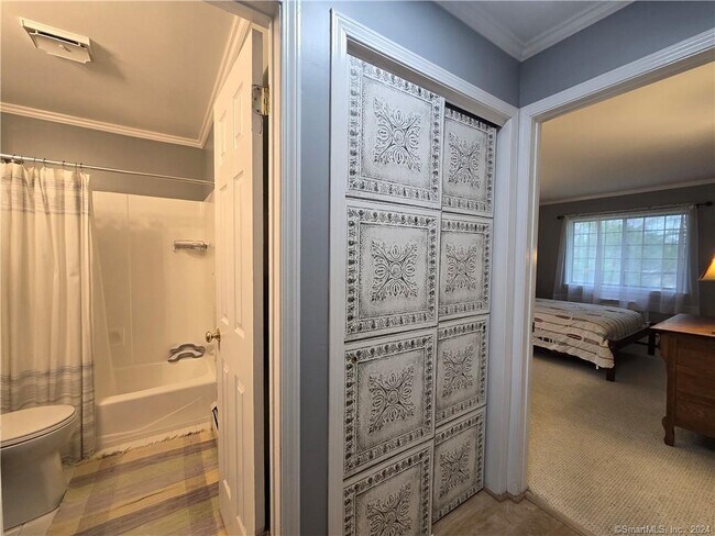 Building Photo - 22 Essex Ct