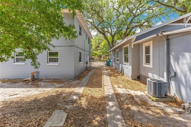 Building Photo - 1029 Colyer St