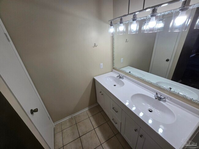 Building Photo - 2303 W Michigan Ave