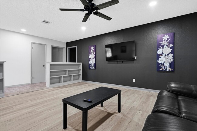 Building Photo - 1806 Clayton Dr