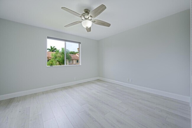 Building Photo - 6817 Via Regina