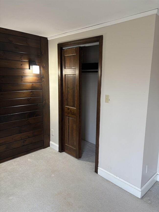 Building Photo - 290 Glen Ledge Rd