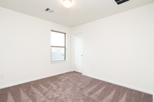 Building Photo - 6120 Whitewing Rd