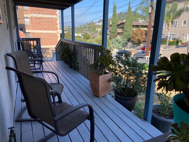 Building Photo - 1043 Sanborn Ave