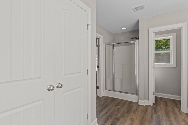 Building Photo - Spacious home in the heart of Sneads Ferry!