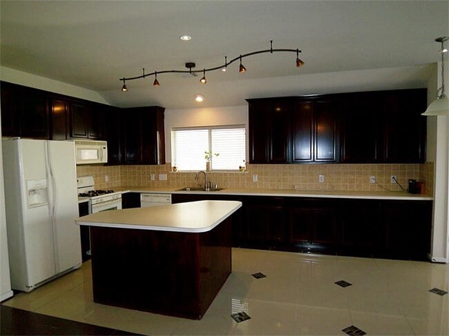 Building Photo - 2223 Enchanted Park Ln