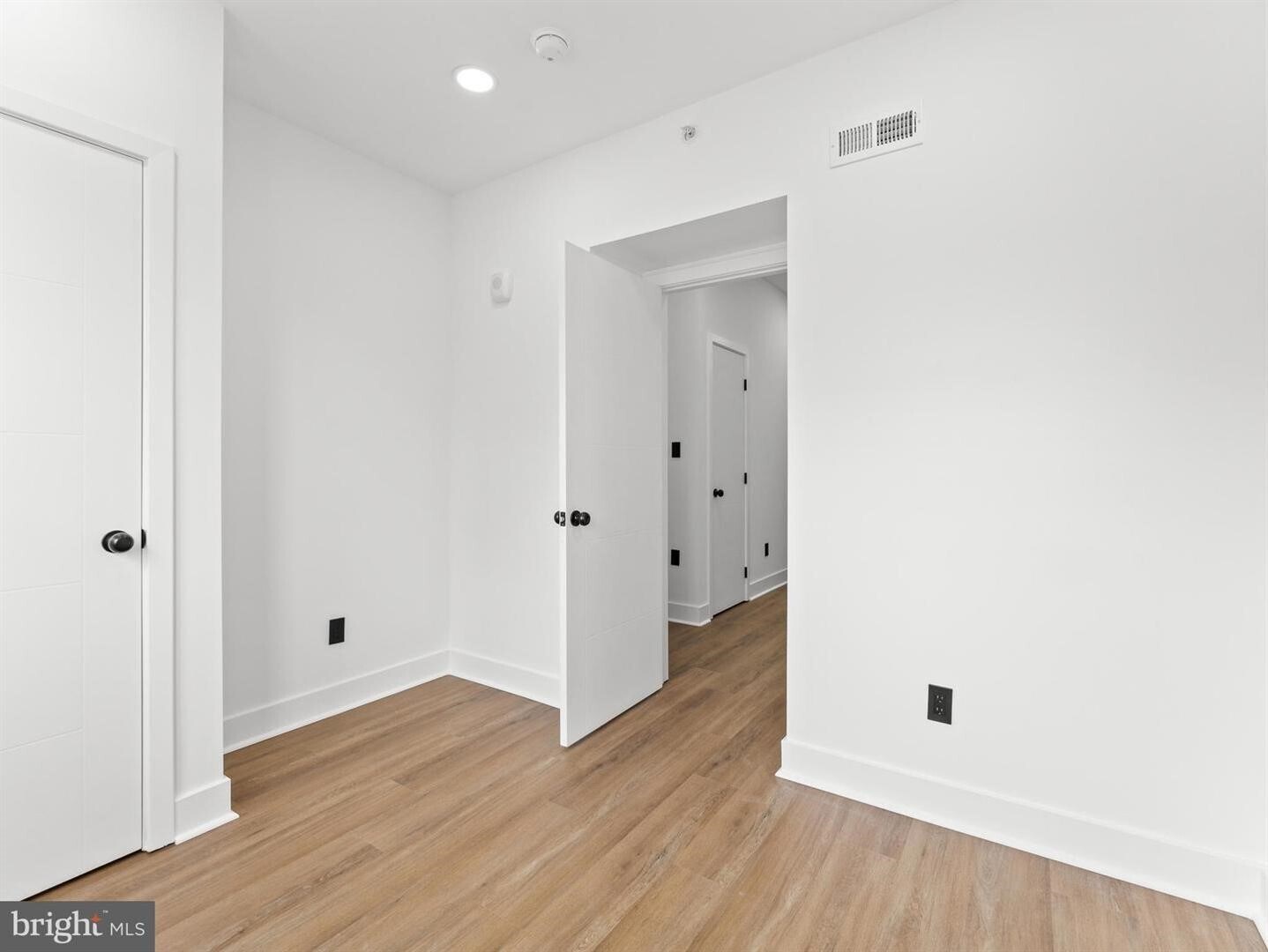 Building Photo - 4927 Catharine St