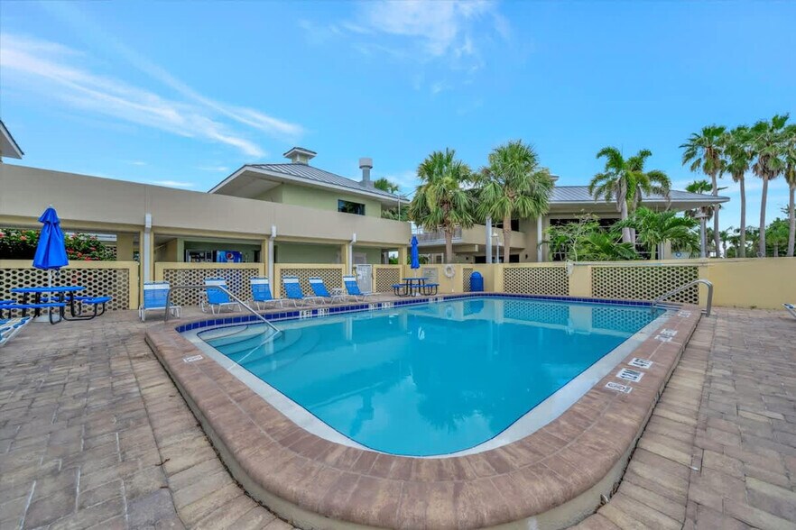 Building Photo - 611 Destiny Dr