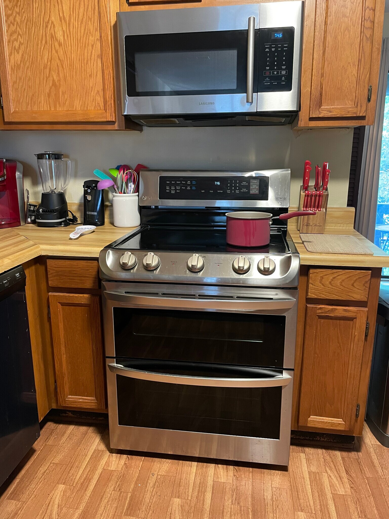 Kitchen - 799 Donnell Blvd
