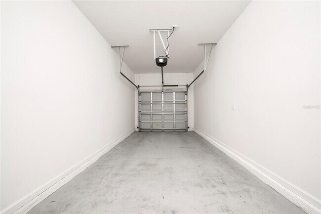 Building Photo - 7405 Stone Crk Trl