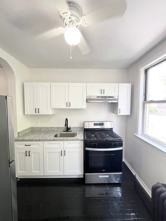 Building Photo - 948 N Kildare Ave