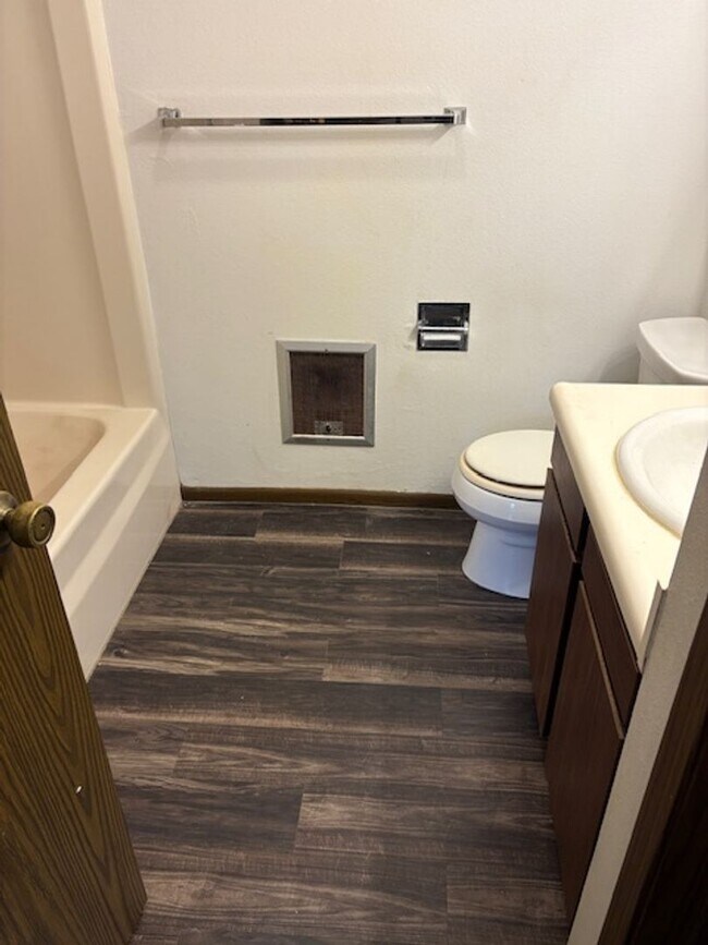 Building Photo - 209 Estelle St