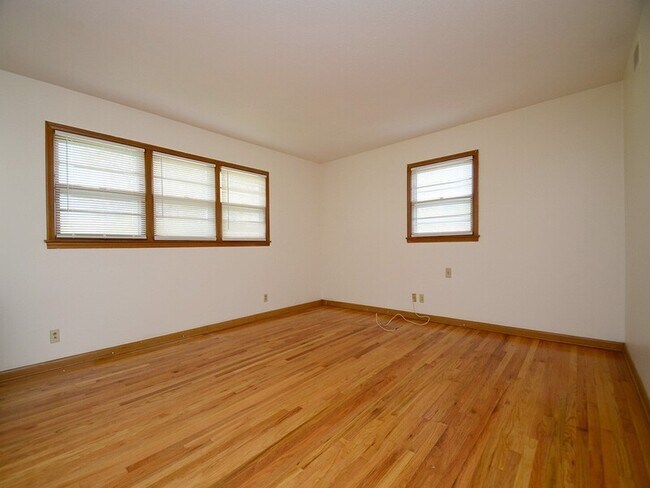 Building Photo - 5115 S 48th Ave