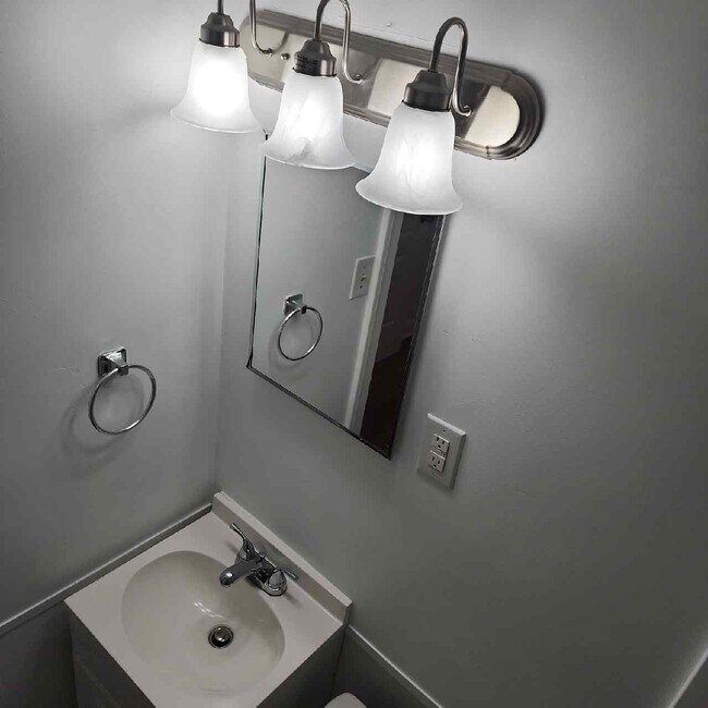 Building Photo - 1015 Camden Ave