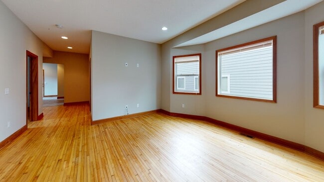 Primary Photo - 1018 16th Ave SE