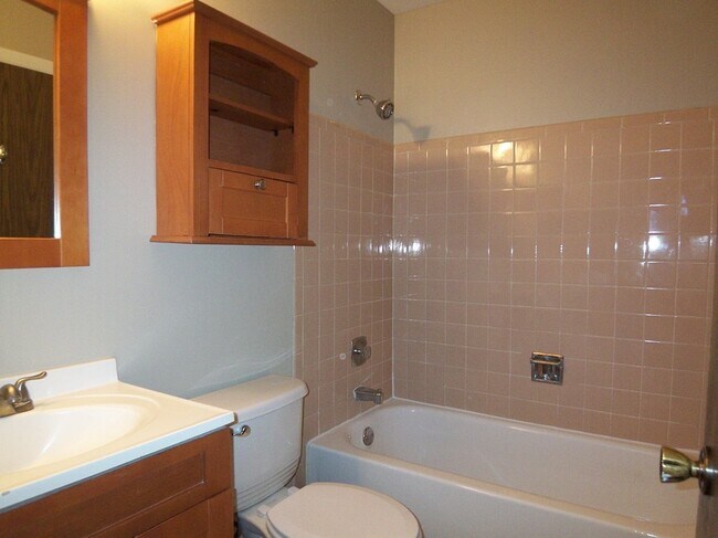Building Photo - 1546 Williamsburg Dr