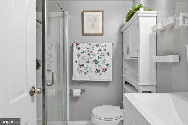 Building Photo - 7 Russell Rd