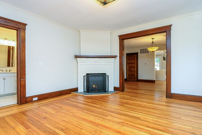 Building Photo - 27 Hubinger St