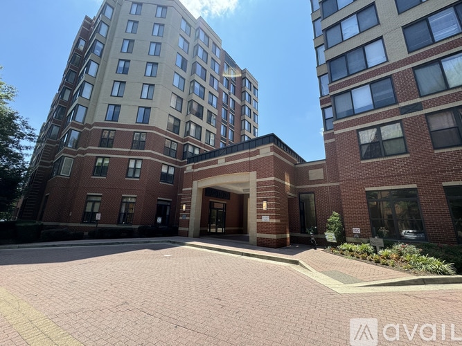Building Photo - 2220 Fairfax Dr