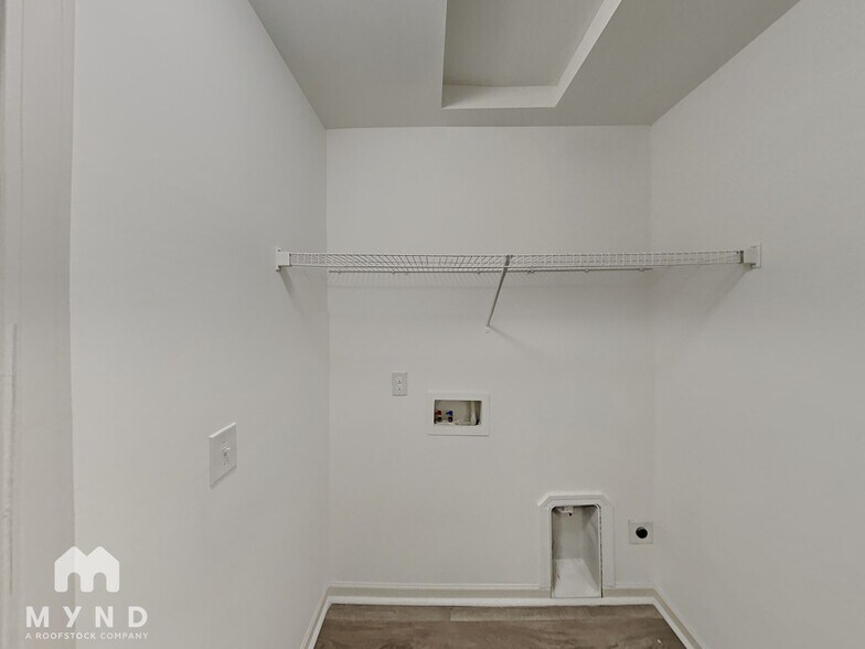 Building Photo - 6108 Fazenda Drive
