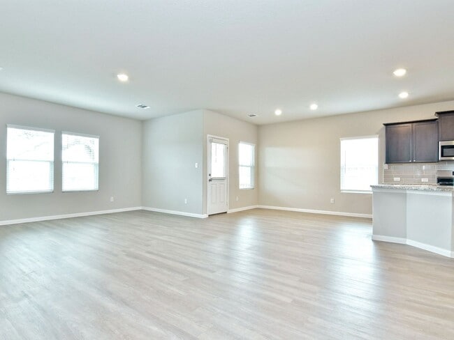 Building Photo - 3036 SF Home - 6 BR/3 BA with THREE-CAR GARAGE - BULVERDE!!!