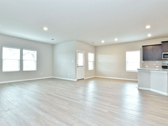 Building Photo - Large 3036 SF Home - 5 Bed/3 Bath + Media Room + Game Room! - Hidden Trails, Bulverde
