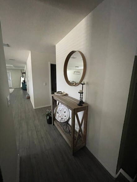 Building Photo - 1813 Acacia Dr