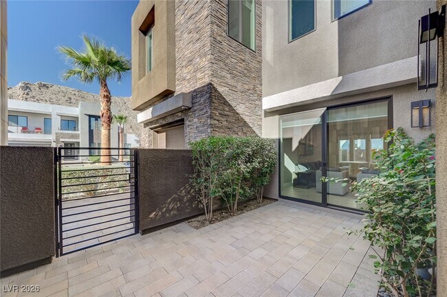 Building Photo - 4056 Desert Trce Ct