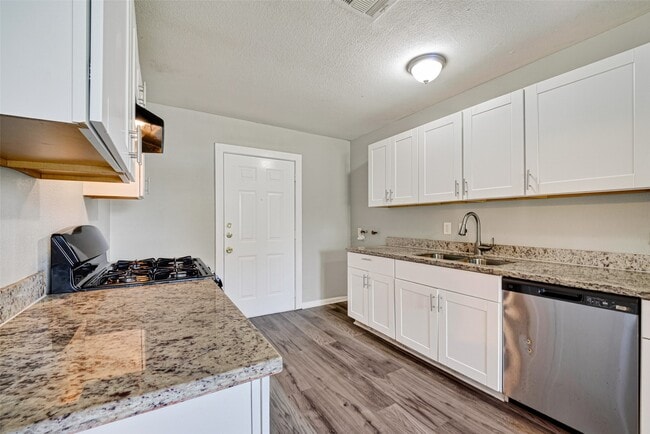 Building Photo - 4909 Holloway Dr