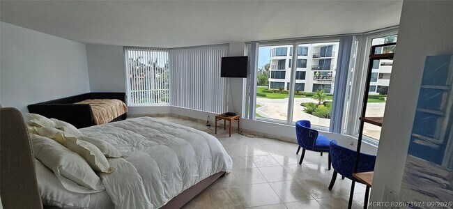Building Photo - 2575 S Ocean Blvd