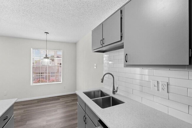 Building Photo - 2750 Holly Hall St