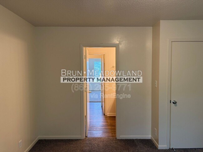 Building Photo - 10409 Victoria Dr