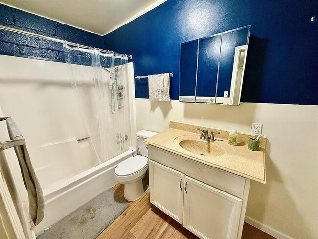 Building Photo - 5712 Chesterfield Ave