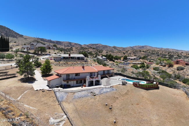 Building Photo - 1055 Lakeview Dr