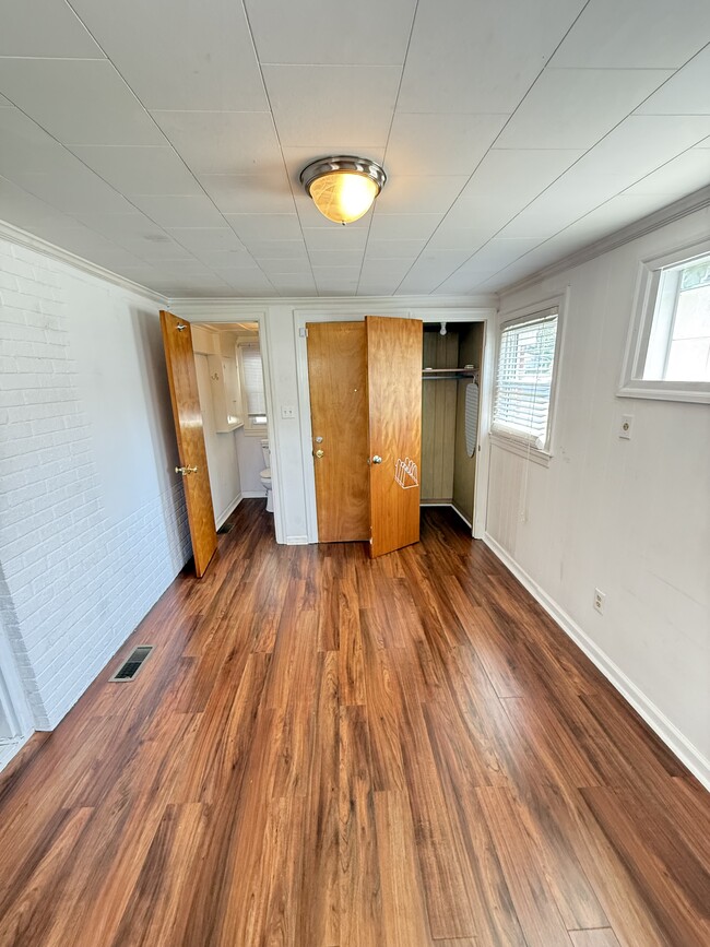 Building Photo - 2619 Crockett Dr