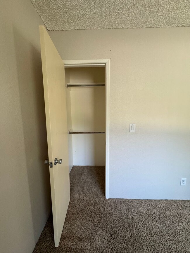 Building Photo - One Bedroom Condo Across From USD