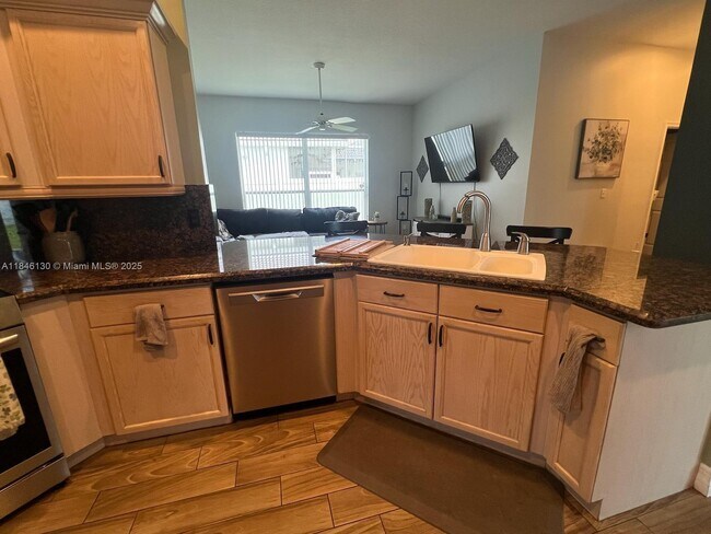 Building Photo - 6328 Hatteras Club Dr
