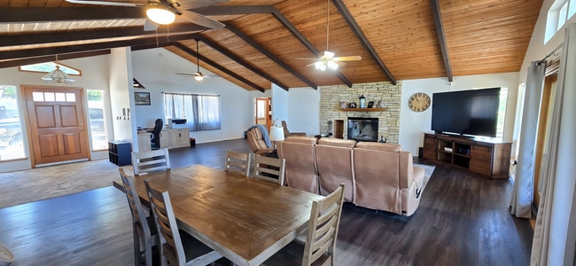 Building Photo - Spacious & Modern 5-Bedroom Retreat in Teh...