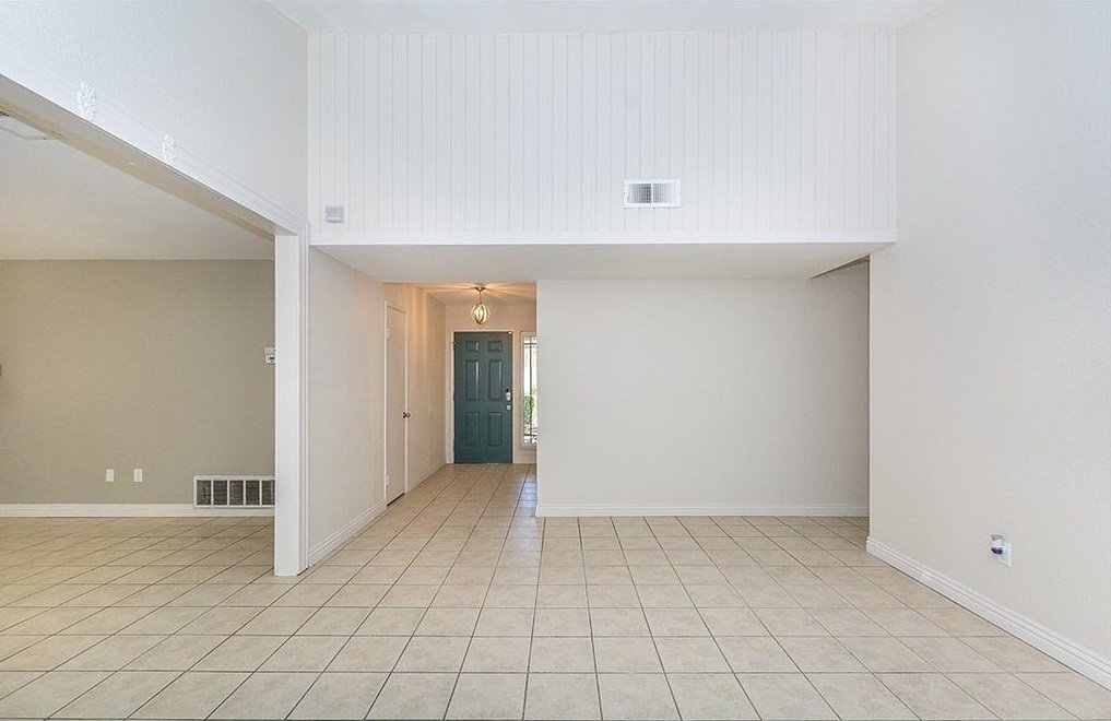 Building Photo - 13739 Sylmar Dr