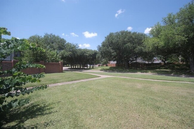 Building Photo - 6303 Carissa Ct