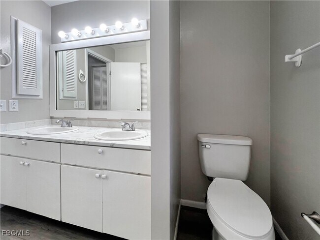 Building Photo - 8350 Wren Rd