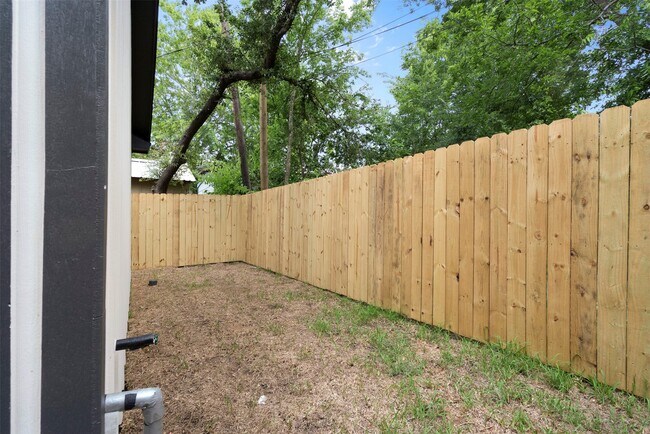 Building Photo - 11763 White Cedar St