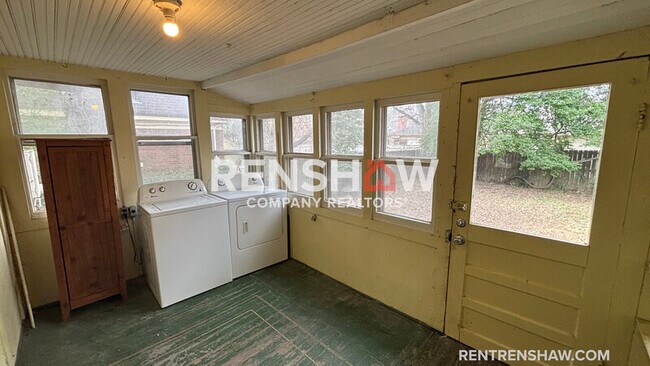 Building Photo - 1980 Snowden Ave