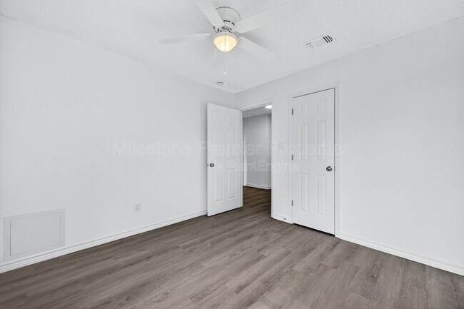 Building Photo - 701 E Morton St