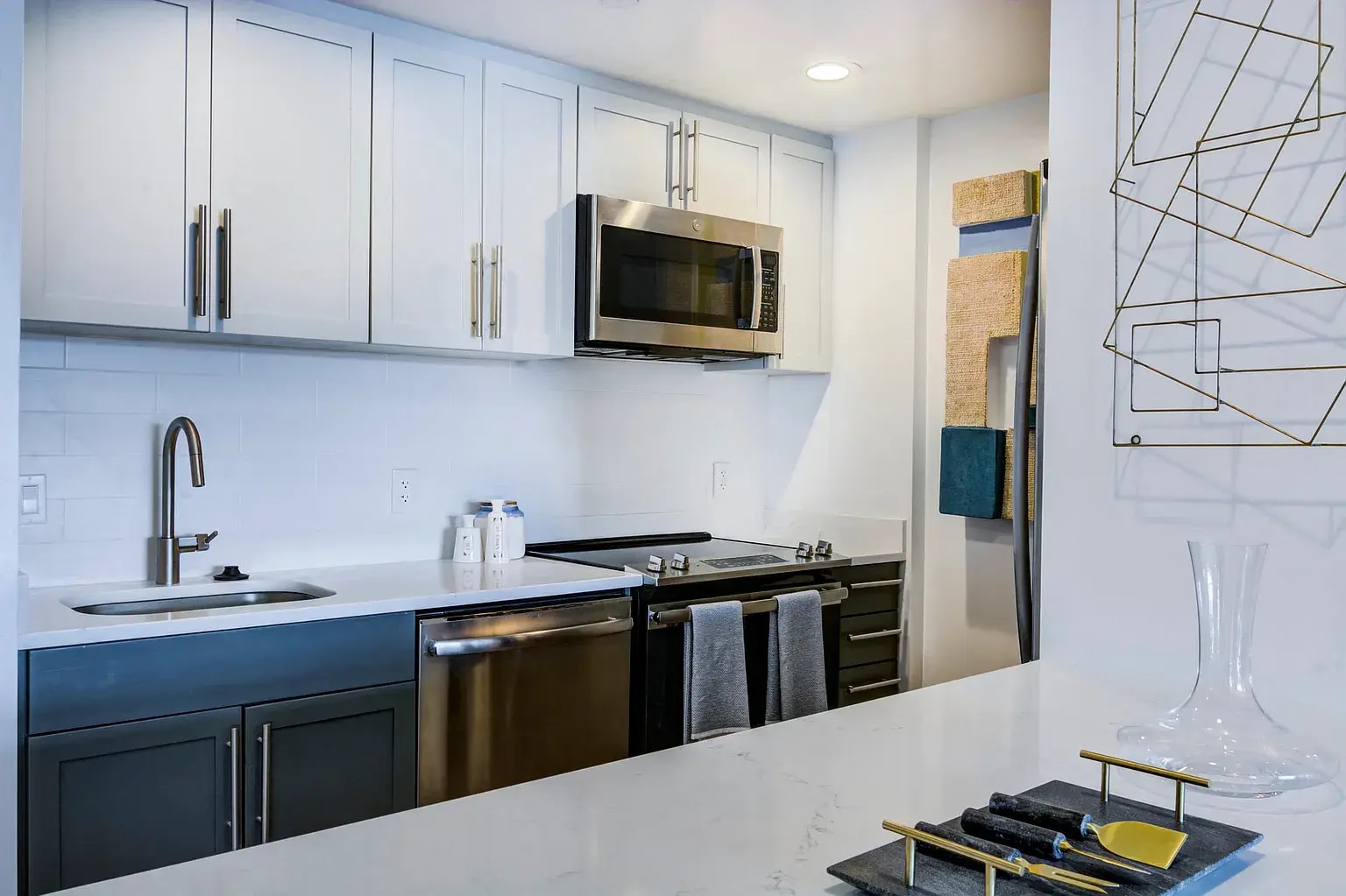 Building Photo - 356 3rd St