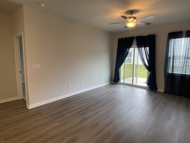 Building Photo - 504 Sea Sparrow St