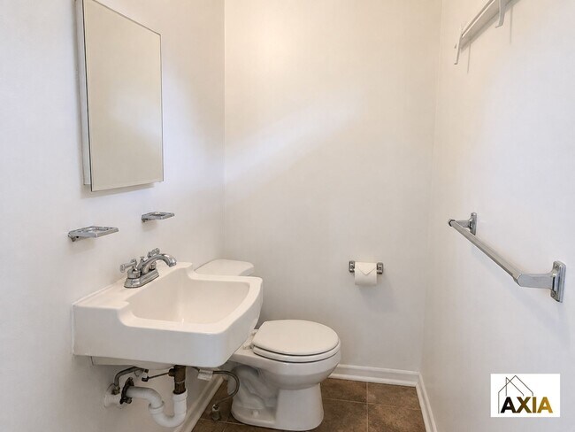 Building Photo - 205 S 39th St