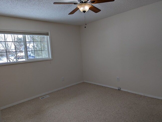 Building Photo - Spacious Clarkston Heights house - 1 pet a...