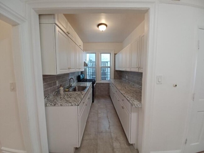 Building Photo - 3 bedroom in Woodside NY 11377